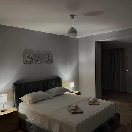 Theranda Lejlighed Tirana