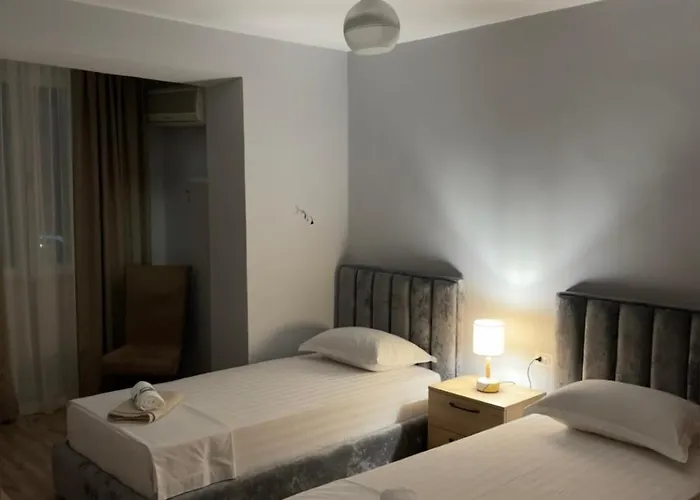 Theranda Apartment *